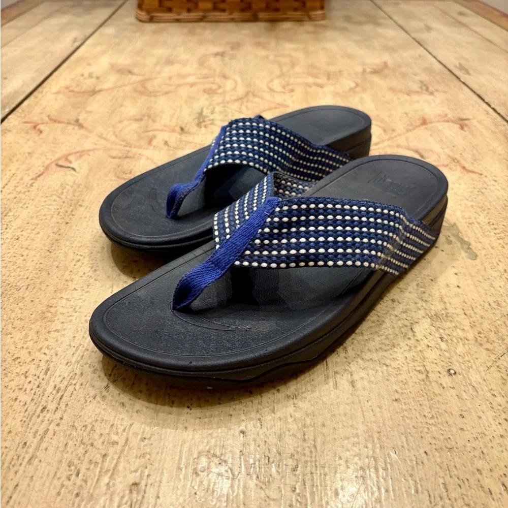 FitFlop Women's Surfa Flip-Flop in Midnight Navy/Tiptoe Grey - Picture 4 of 7